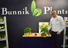 Jan Bier van Bunnik Plants hier met zijn Helianthus en ook de glazentulp die ze hiervoor hebben ontvangen. Hij is vanaf week 16 weer leverbaar!