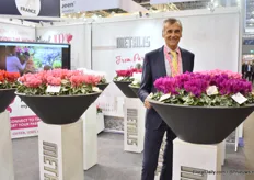 Olivier Morel of Morel Diffusion presenting the Metalis series. Last year, this French cyclamen breeding company celebrated their 100th anniversary. This year, they created a database with pictures so that growers and retailers can choose what variety they want.
