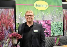 Markus Hemmje van Hemmie met de Erice Carnea van hun Garden Girls serie. Een echte winter bloeiende heide plant die komt uit hun 1st dinner concept.