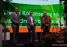 Voorzitter Michiel van Ginkel met de voormannen van Tomato World en Fruit Tech Campus, Rene Gommers en Harry Schmeitz.
