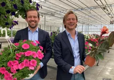 Hylke Kroon and Sven Pauwe from Takii presenting their novelties; The Petunia Trilogy Rose Improved and the Cannova Bronze Peach.